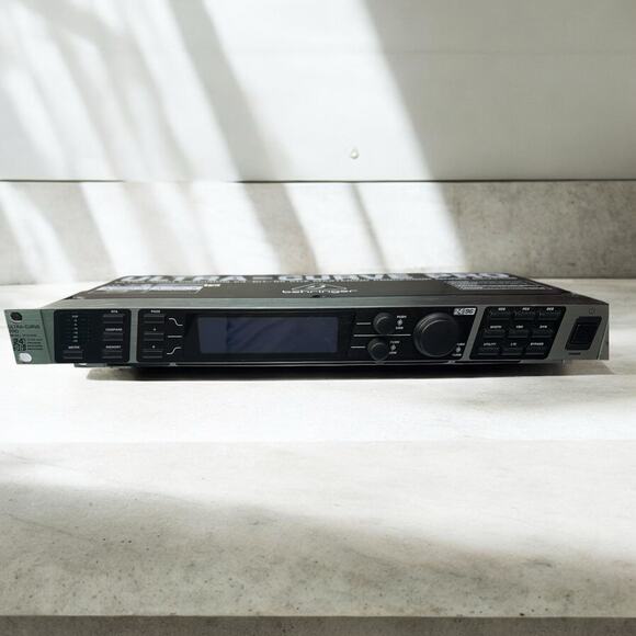 Behringer Ultra-Curve Pro DEQ2496 Mastering Processor Equalizer - Picture 2 of 4